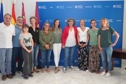 Representantes del Colegio San Félix y sus socios franceces junto a la rectora Beatriz Miguel y Teresa Allepuz